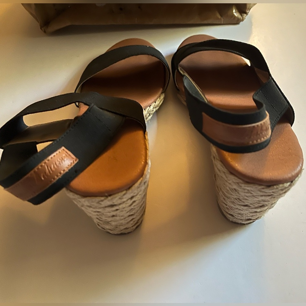Tommy Bahama Black Wedge Sandals - Size 7 - Picture 3 of 9
